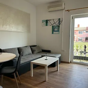 Apartament Jela With A Big Balcony, Pula